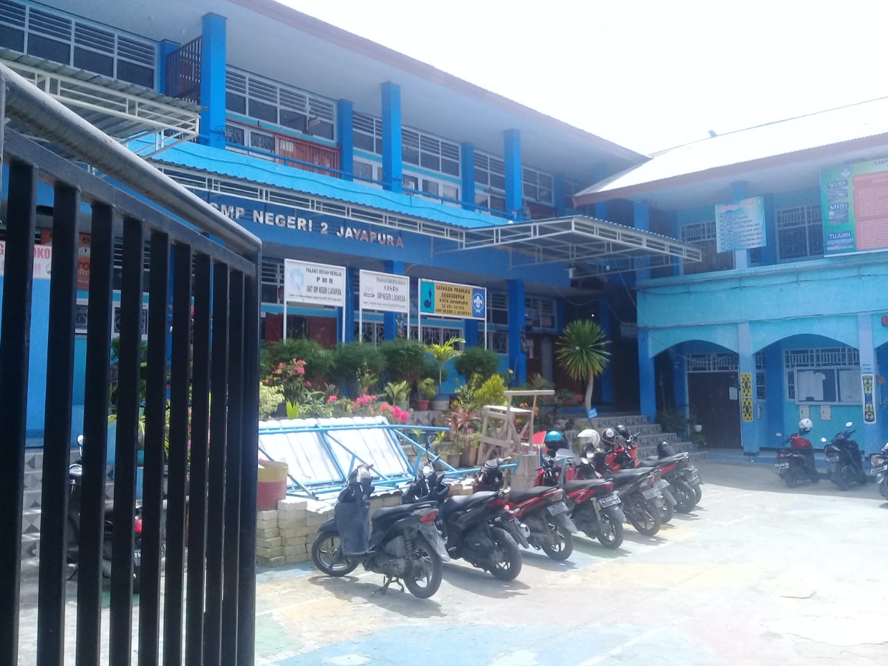 Tampak sekolah SMPN 2 Abepura, kota Jayapura yang berlantai 2.(FOTO ANDIKA PAMAN)