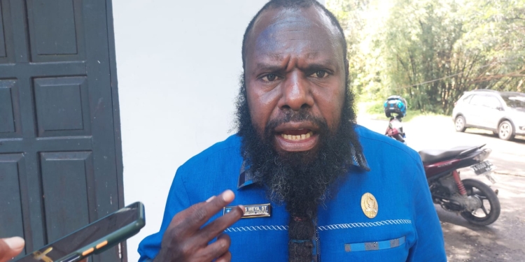 Ketua DPD PAN Kabupaten Jayapura, Eymus Weya,ST (Foto: Hans Palen/Nokenlive.Com)