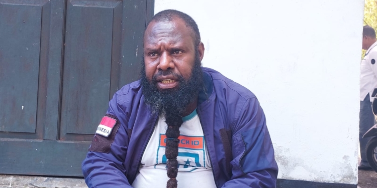 Anggota Komis C DPRD Kabupaten Jayapura, Eymus Weya, ST.(FOTO HANS PALEN)