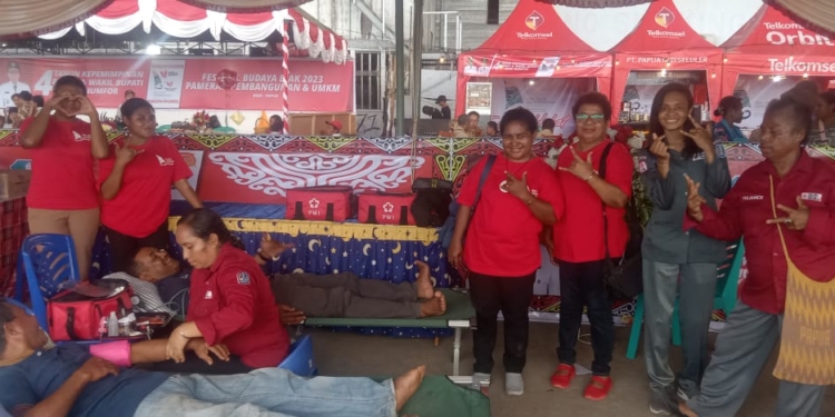 Momen Festival Budaya Biak, Komunitas Sarinah Biak Gelar Baksos  Donor Darah