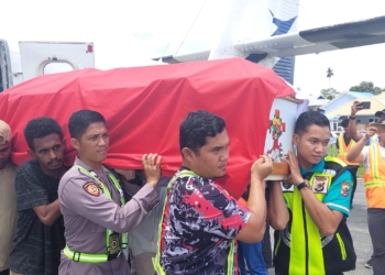 Anggota TNI/Polri yang Gugur Saat Pengamanan Sholat Teraweh di Distrik Ilu Tiba di Jayapura