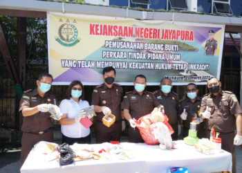 Kejaksaan Negri Jayapura saat pemusnahan barang bukti narkoba ganja dan sabu sabu