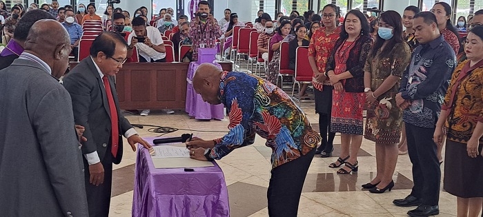 Benhur Tomi Mano Dilantik Menjadi Ketua PKB-PGI Wilayah Tanah Papua
