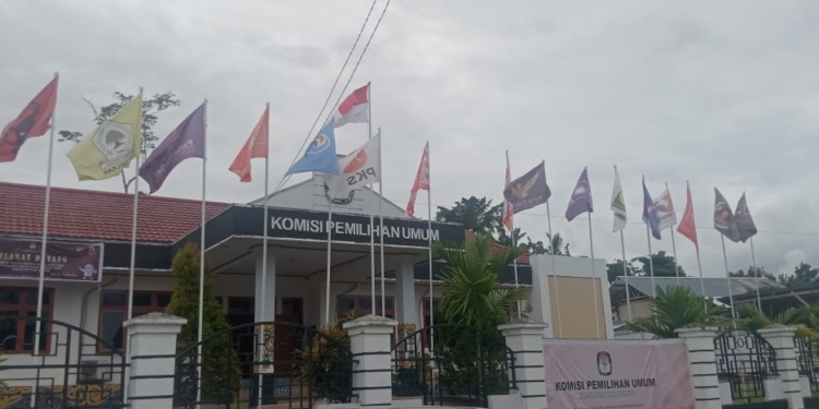 Hari ke 2 Pengumuman Pendaftaran Bacaleg Kantor KPU Biak Numfor Masih Sepi