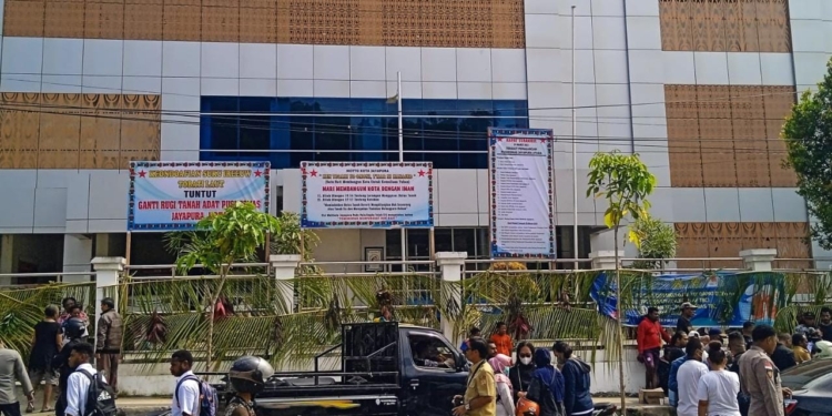 Di Palang Sejak Malam, Akhirnya Puskesmas Japut Kembali Melayani Masyarakat Kota Jayapura