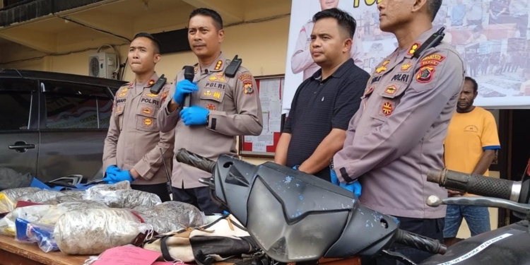 Sat Narkoba Polresta Jayapura Kota Tangkap Warga PNG Penjual Ganja 8,3 Kg