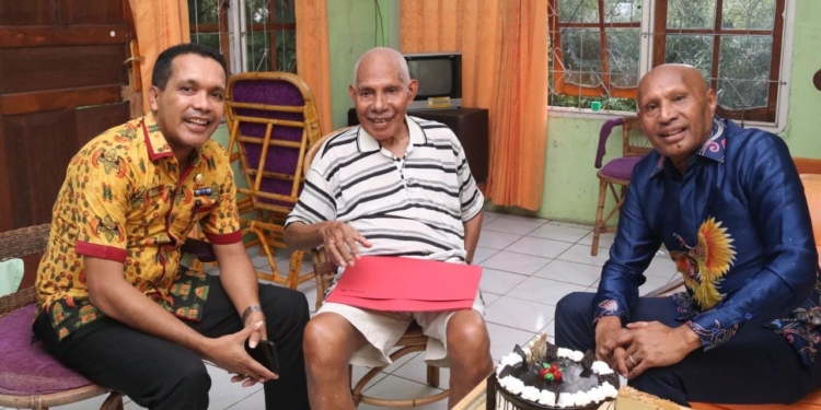 Genap 86 Tahun, Manajemen Kunjungi Pendiri Pesipura