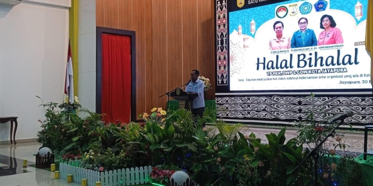 Frans Pekey : Taburkan Maaf Dalam Kebersamaan Sesama Organisasi Wanita