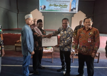 PJ Gubernur Papua Pegunungan Serahkan Hewan Qurban Kepada MUI Jayawijaya