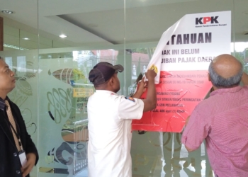 Bapenda Copot Stiker Teguran Tunggakan Pajak di Wisma Atlet Mandala