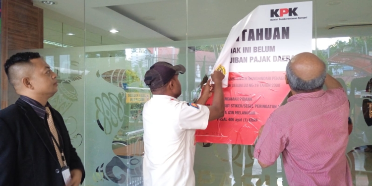 Bapenda Copot Stiker Teguran Tunggakan Pajak di Wisma Atlet Mandala