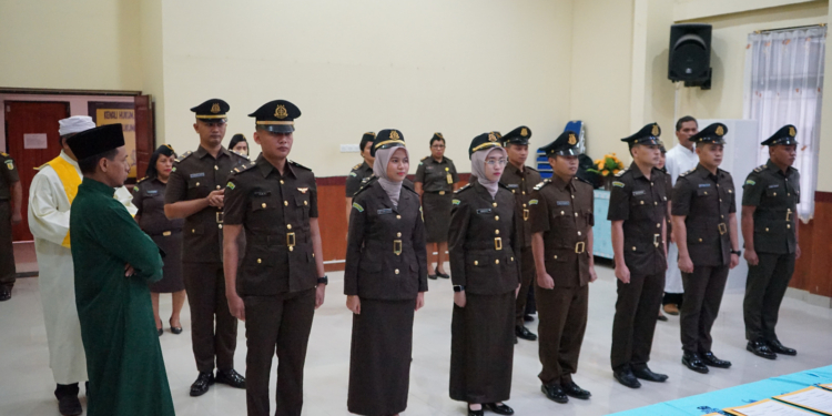 Kajari Jayapura Lantik 12 CPNS  Formasi Tahun 2022