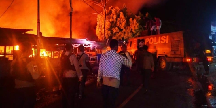 Kebakaran Hebat Melanda Pasar Bumi Raya di Nabire