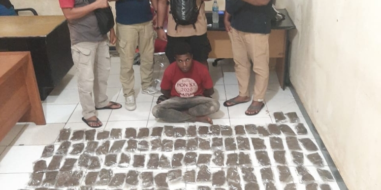 Bawa Ganja 9 Kg, Polisi Amankan Seorang WNA  Asal PNG  di Entrop