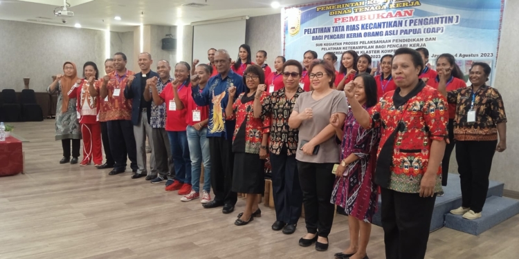 Disnaker Kota Jayapura Gelar Pelatihan Tata Rias Kecantikan Untuk 13 OAP