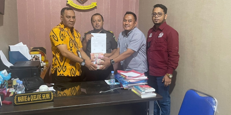 Keluarga Terdakwa Kasus Korupsi di Keerom Serahkan Uang 300 Juta Ke Kejari Jayapura