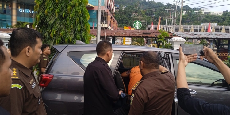 Pegawai Bank Pakai Uang Nasabah 1,4 Milyar Untuk Judi Online