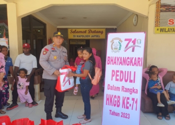 Polisi Serahkan Bantuan Kepada 18 Anak Kategori Stunting di Jayapura Selatan