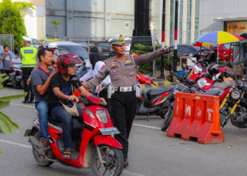 Polisi Razia di Kota Jayapura 73 Pengendara Tanpa Helm SNI di Tegur