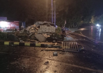 Tugu Harmoni Award Pemkot Jayapura Hancur Lebur Dihantam Truck