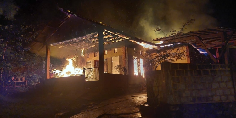 Akibat Korsleting Listrik Satu Rumah Terbakar di Kelurahan Trikora