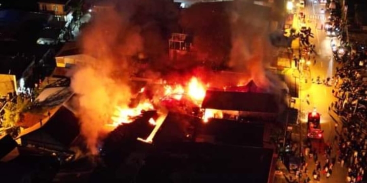 Rumah Kos dan Tempat Usaha Ludes Terbakar Di Kelurahan Asano Distrik Abepura Kota Jayapura