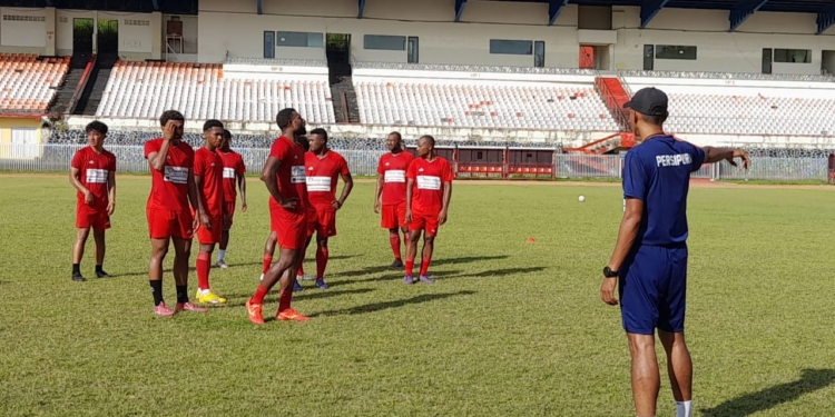 Hadapi Babak PlayOff Degradasi, Anak Asuh Ricardo Salampessy Berlatih Taktik dan Strategi