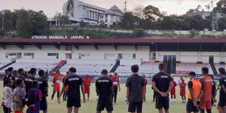 Ricardo Salampessy : Konsisten Pemain Kunci Kemenangan Tim Dalam Setiap Pertandingan