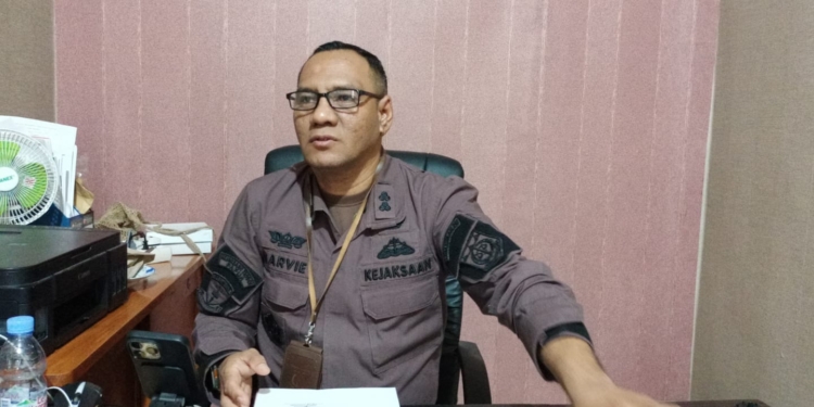 Tim Eksekusi Bidang Tindak Pidana Khusus Kejaksaan Negeri Jayapura Tangkap DPO Kasus Korupsi Pembangunan Bendungan Di Bonggo Kab Sarmi