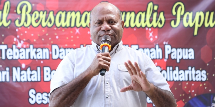 Kapolda Papua Dan Ketua KPU Papua Hadiri Perayaan Natal Bersama Jurnalis Papua Di Pantai Wisata Hamadi Jayapura