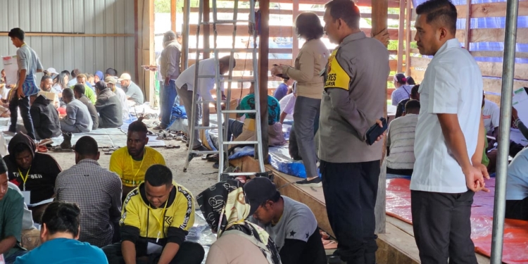 Kapolres Jayawijaya Tinjau Langsung Kegiatan Pelipatan Surat Suara Di KPU