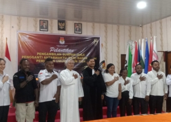KPU Kabupaten Nabire Lantik 2 Anggota PPD Dan 1 Anggota PPS PAW Badan Adhoch Pemilu 2024