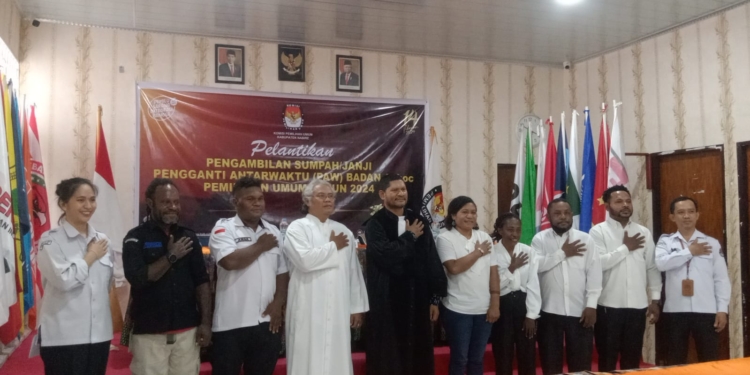 KPU Kabupaten Nabire Lantik 2 Anggota PPD Dan 1 Anggota PPS PAW Badan Adhoch Pemilu 2024
