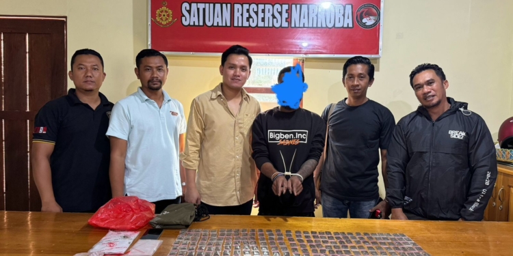 Terduga Pelaku Tindak Pidana Narkotika Jenis Ganja Dibekuk Satresnarkoba Polres Nabire.