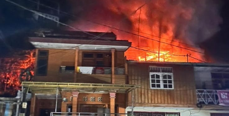 4 Petak Rumah Kos – Kosan Di APO Kali Kelurahan Bhayangkara Ludes Terbakar