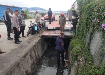 Polisi Jayawijaya Mengevakuasi Jenazah Tidak Beridentitas