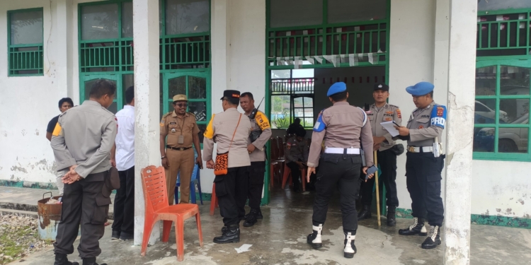 Rekapitulasi Perhitungan Suara Pemilu Tingkat Distrik Mendapat Pengawalan Aparat Polresta Jayapura Kota