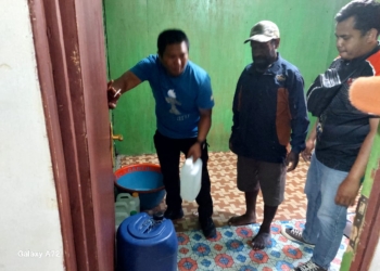 Di Jalan Hom-Hom, Kota Wamena, Aparat Polsek Amankan Puluhan Liter Miras Lokal