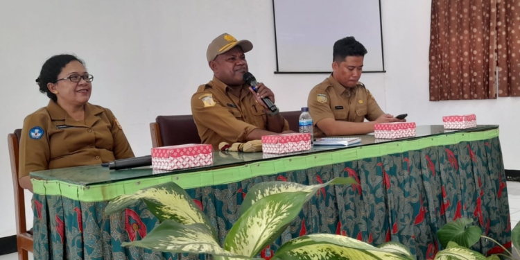 Kabid SMP : Kepsek dan Bendahara Sekolah SMP Negeri Di Kota Jayapura Ikut Sosialisasi Aplikasi SIRUP Tahun 2024