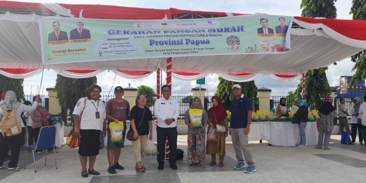 Warga Kota Merasa Terbantu Dengan Kegiatan Pasar Murah Pemprov Papua