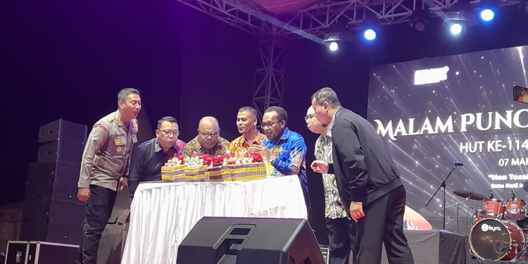 Ribuan Orang Padati Lapangan PTC Karang Saksikan Malam Puncak Hut Kota Ke 114