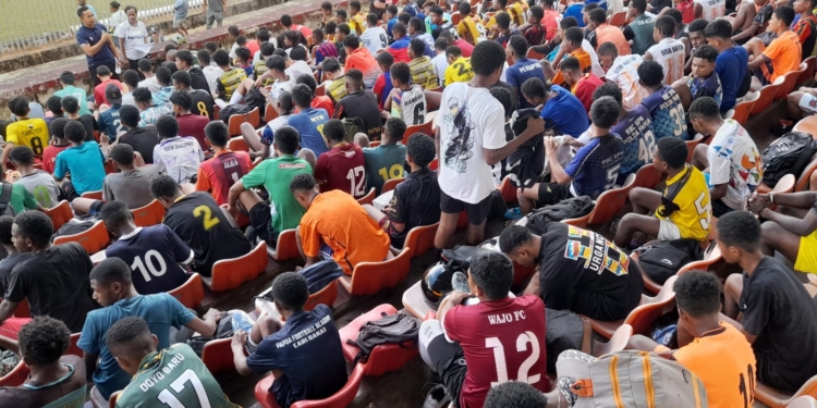 Ratusan Anak Di Papua Mengikuti Seleksi Masuk Timnas Indonesia U-16 Thn , U-20 Thn dan U- 17 Thn Bagi Wanita