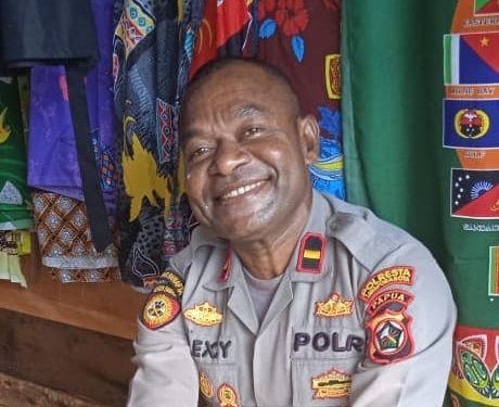 Kapolsubsektor Skouw Wutung Apresiasi Warga Yang Ikut Menjaga Kamtibmas Saat Pelaksanaan Pemilu Tahun 2024