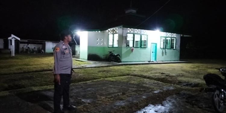 Polsek Kouh Di Kabupaten Boven Digul Siap Amankan Perayaan Ibadah Sholat Tarawih Selama Ramadan Di Masjid AT-Taqwa