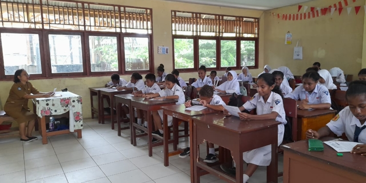 Siswa Di SMP 9 Hamadi Mengikuti PTS Dan Tryout Tahun 2024 Mulai 18-22 Maret 2024 Di Sekolah
