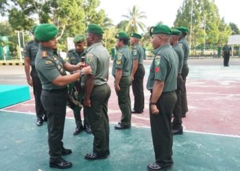 Dandim 1708/BN Pimpin Upacara Kenaikan Pangkat Personel Perwira, Bintara Dan Tamtama