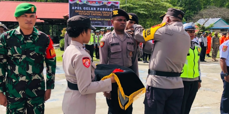Kapolres Supiori Pimpin Apel Gelar Pasukan Operasi Ketupat Cartenz 2024