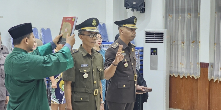 Kajari Jayapura Melantik 2 Penjabat Utama Sekaligus Acara Buka Puasa