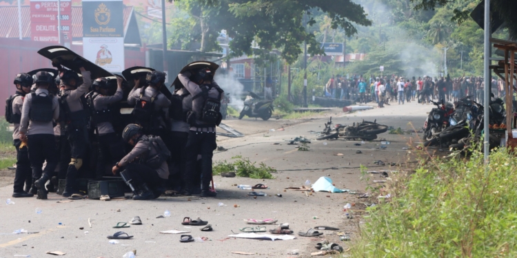 Tak Kantongi izin, Polisi Bubarkan Massa Aksi Unjuk Rasa DiNabire Sesuai SOP Kepolisian