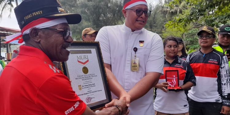 Bentangkan Bendera Merah Putih Sepanjang 10,780 KM, Libatkan 13.000 Peserta Di Kota Jayapura